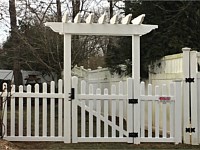 <b>White Vinyl Picket Fence with Gate Trellis</b>